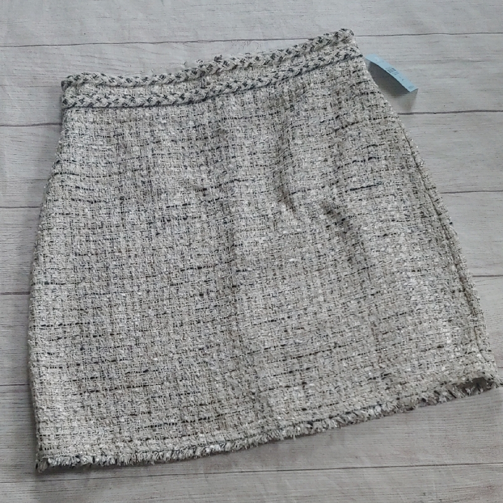 Elegant Tweed Skirt in Gray